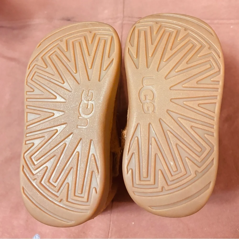 UGG Toddlers Keelan II Boot in the Chestnut Suede color